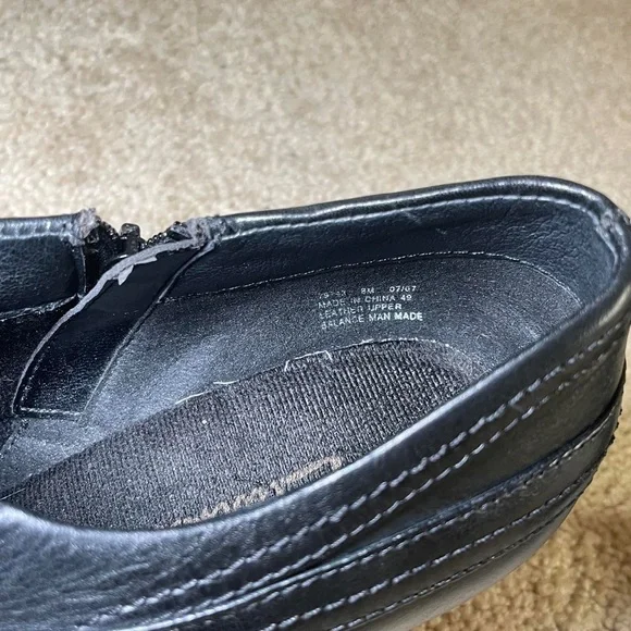 Clarks genuine leather black heeled ankle boots - Picture 7 of 7